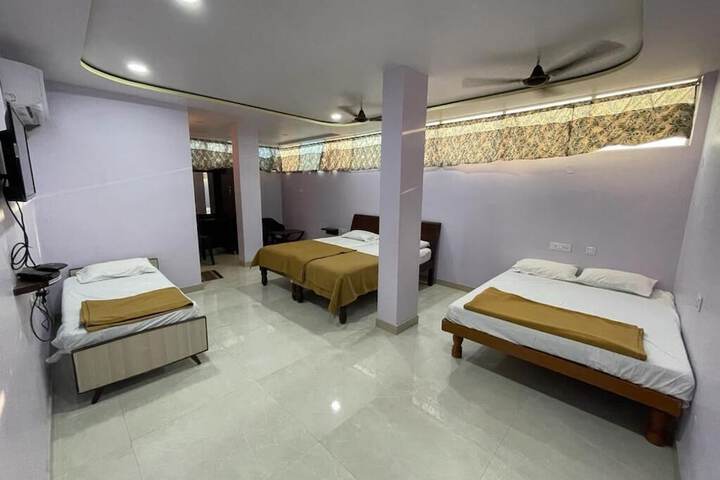 Room 8 of 12