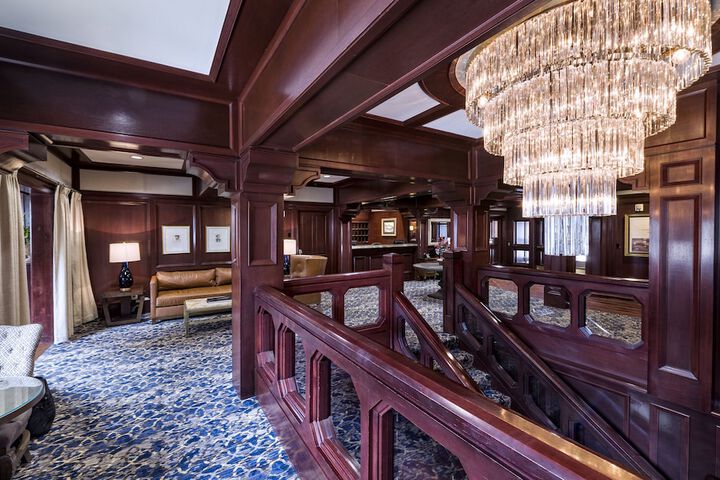 Entrance & Lobby