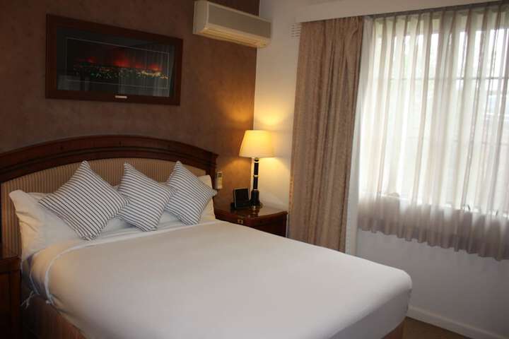 Room 10 of 40