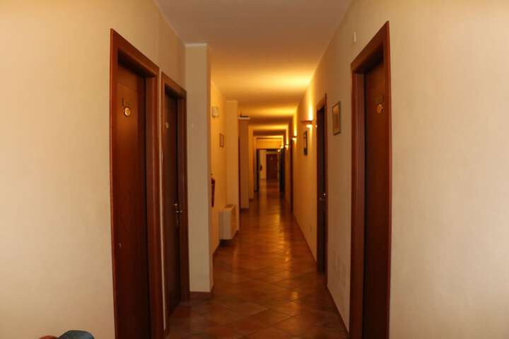 Ballroom/Hall 32 of 48
