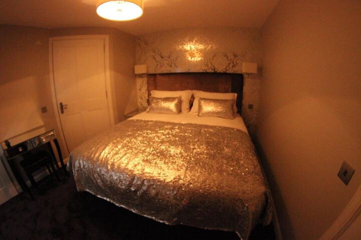 Room 7 of 32