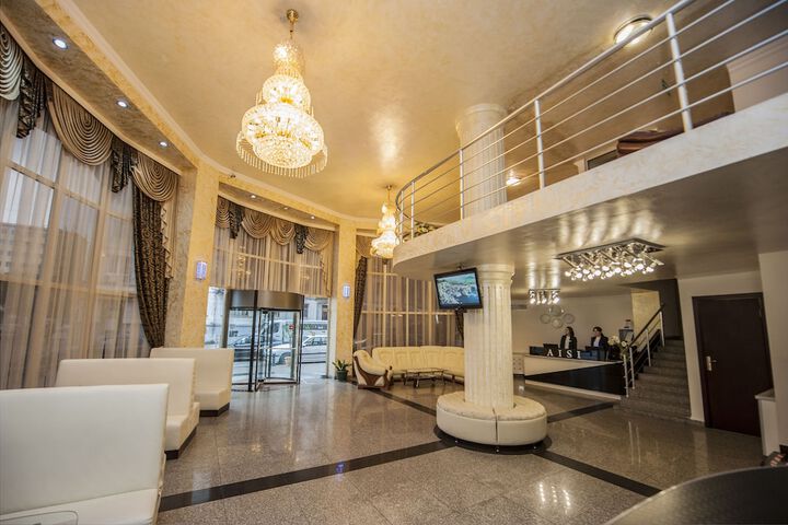 Hotel 2 of 107