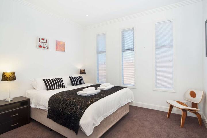 Room 2 of 7