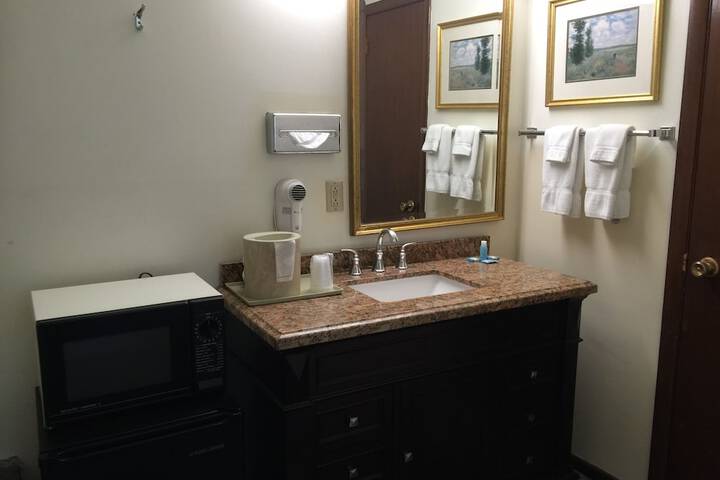 Bathroom sink