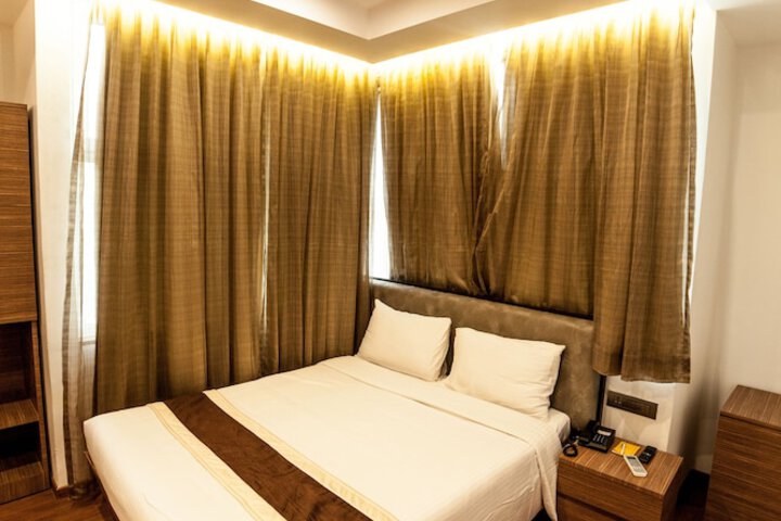 Room 9 of 15