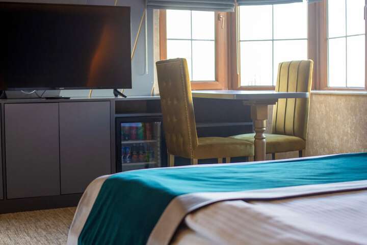 Room 10 of 106