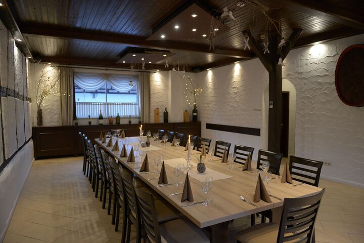 Ballroom/Hall 19 of 27