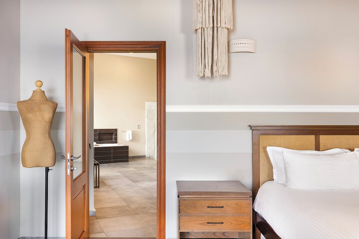 Room 16 of 50
