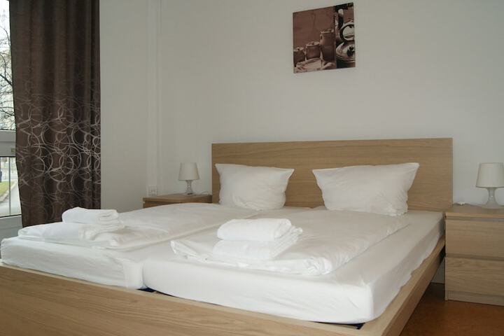 Room 12 of 37