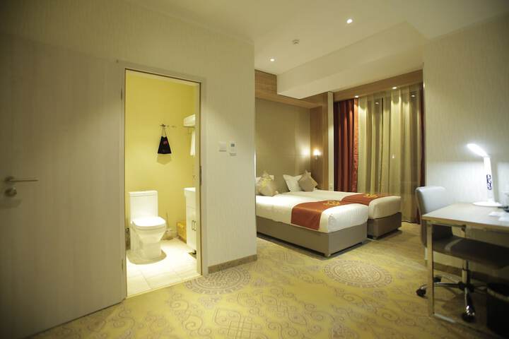 Room 5 of 38