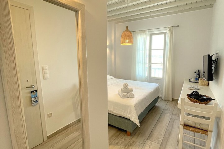 Room 26 of 93