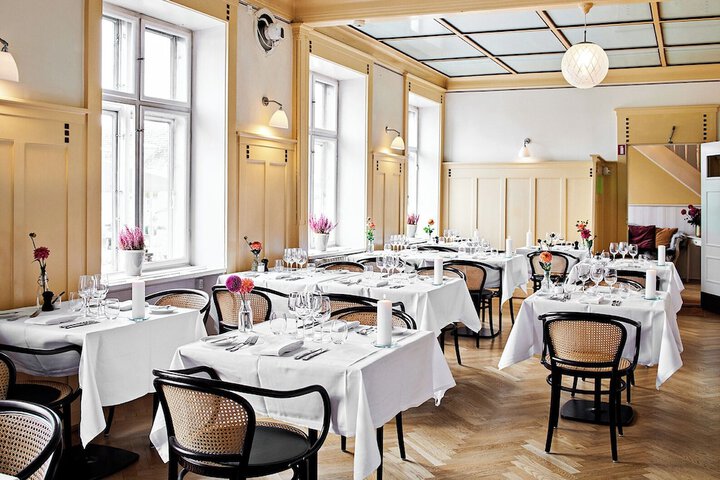 Dining 7 of 12