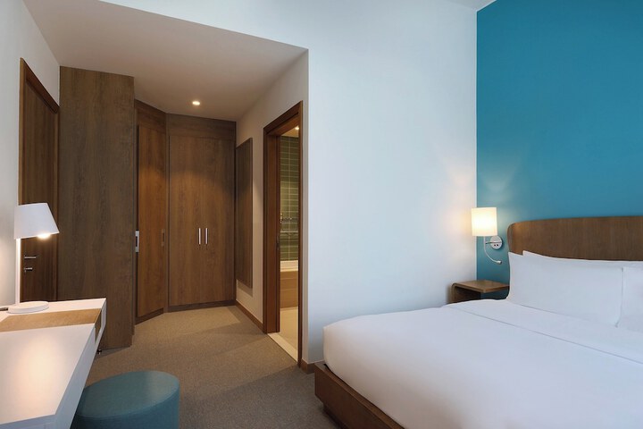 Room 6 of 44