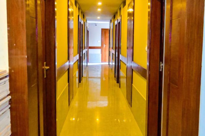 Ballroom/Hall 22 of 24