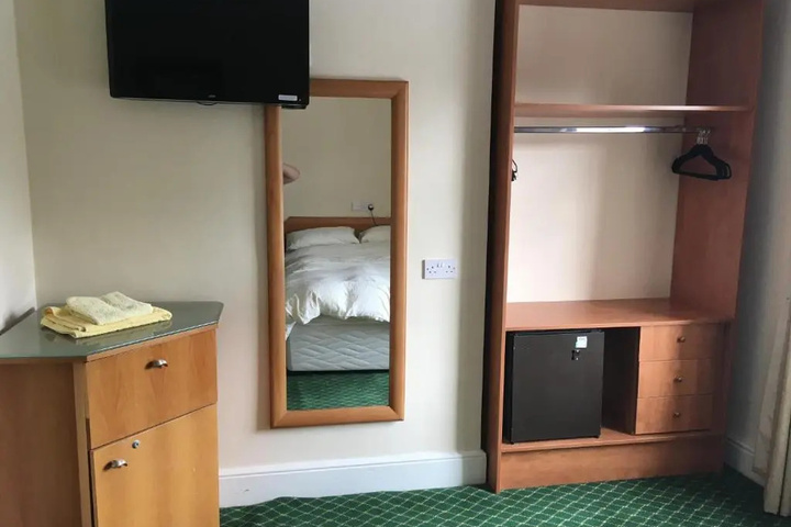 Room 3 of 12