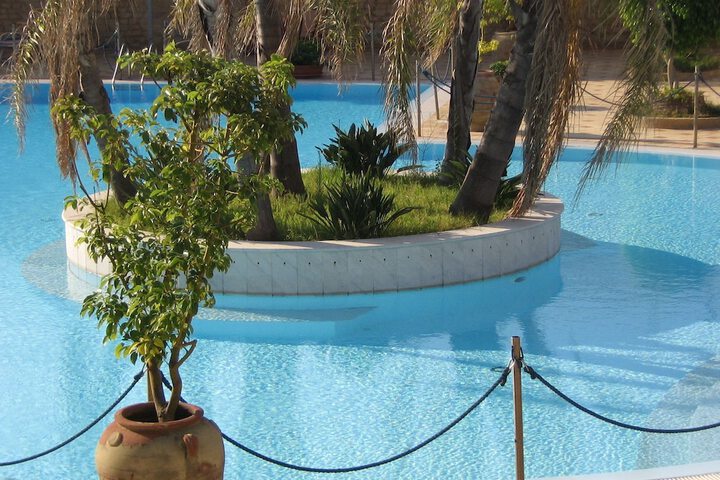 Hotel Pool
