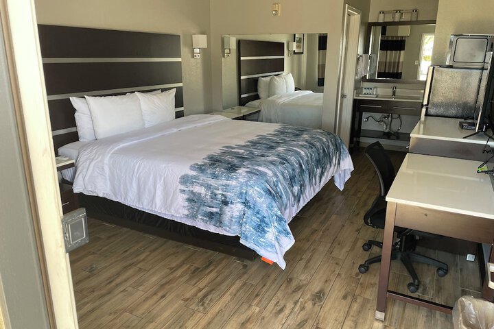 Room 7 of 14