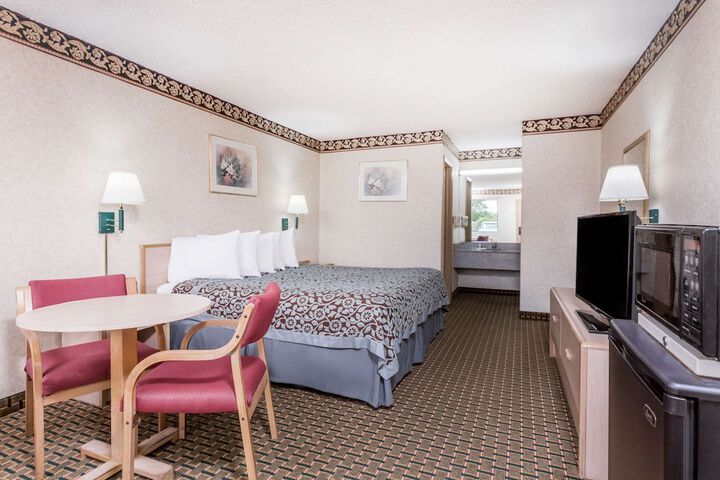 1 King Bed (9 of 11)