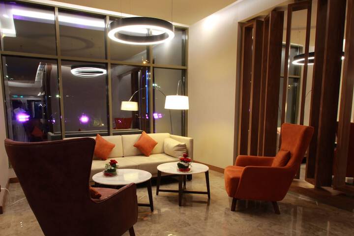 Lounge 26 of 36