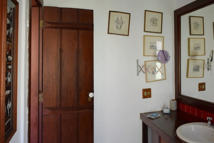 Room 8 of 19