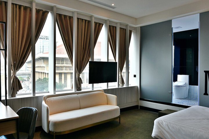 Room 13 of 89