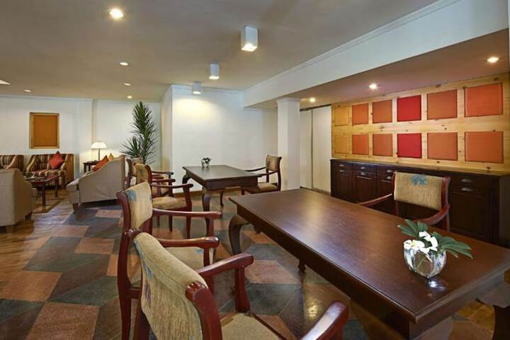 Entrance & Lobby