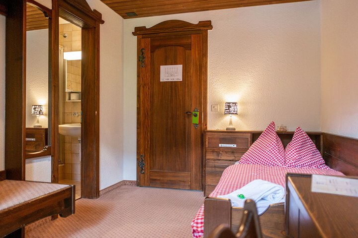 Room 25 of 115