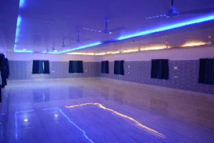 Ballroom/Hall 13 of 15