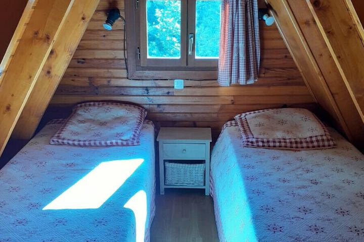 Room 12 of 38