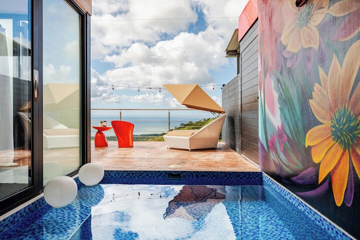 Pool 50 of 77