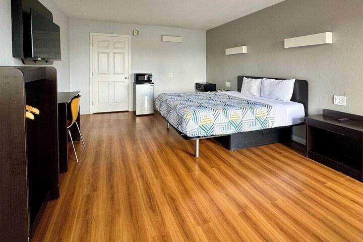 Room 25 of 52