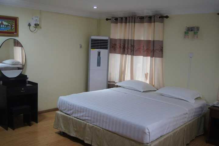 Room 11 of 32