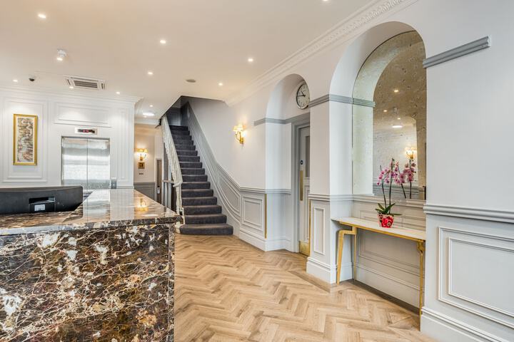 Entrance & Lobby