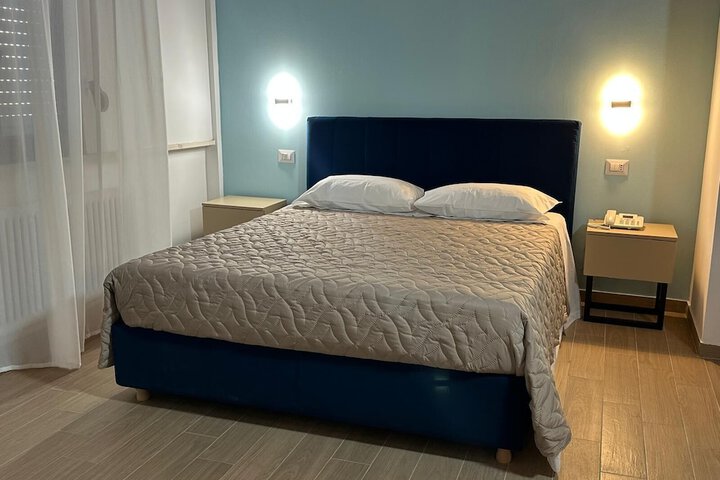 Room 5 of 10