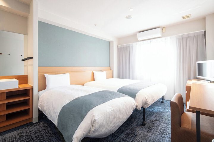 Room 8 of 42