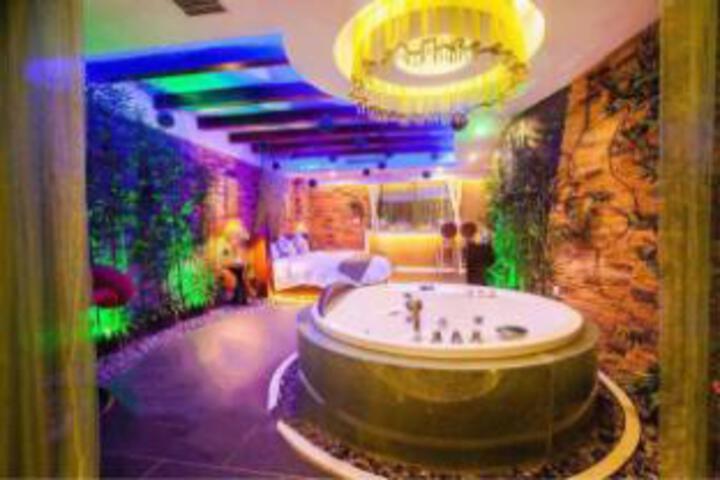 Aishang Theme Hotel