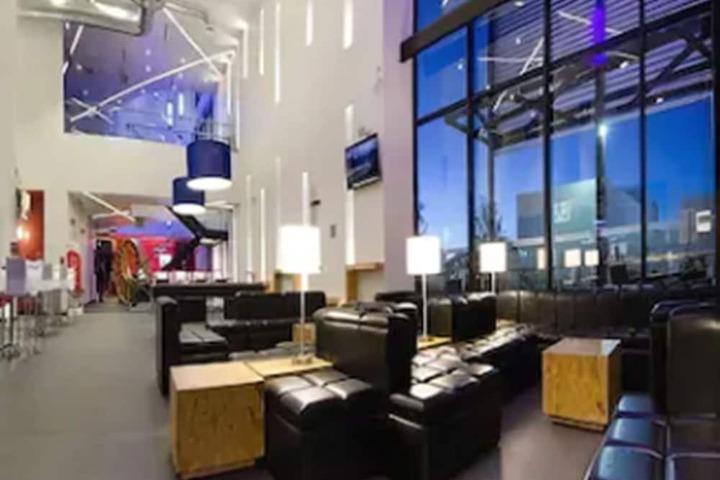Entrance & Lobby