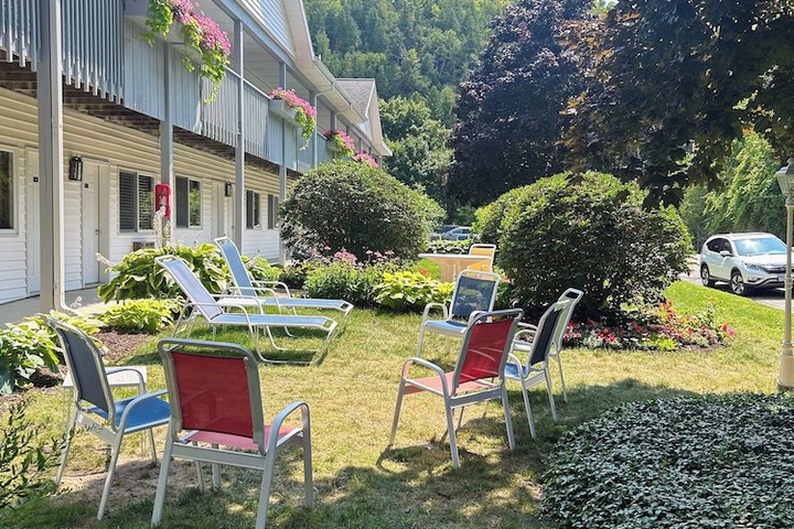 Hotel Exterior 55 of 67