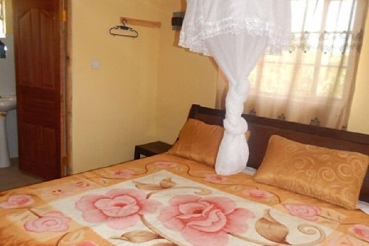 Room 6 of 25