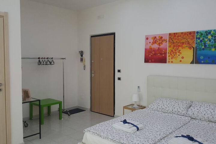 Room 4 of 18