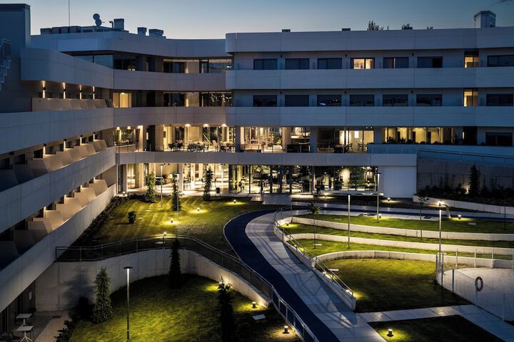 Hotel Exterior 26 of 32
