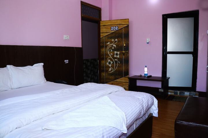 Room 3 of 27