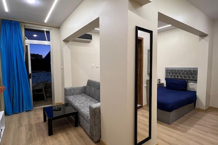 Room 62 of 196