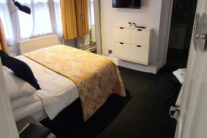 Room 6 of 50