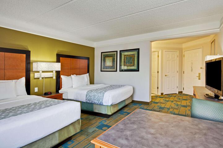 1 King Bed Deluxe Room (5 of 23)