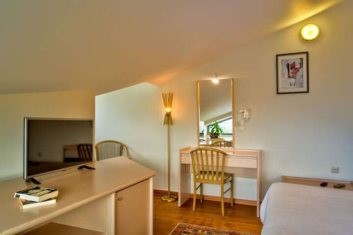 Room 25 of 69