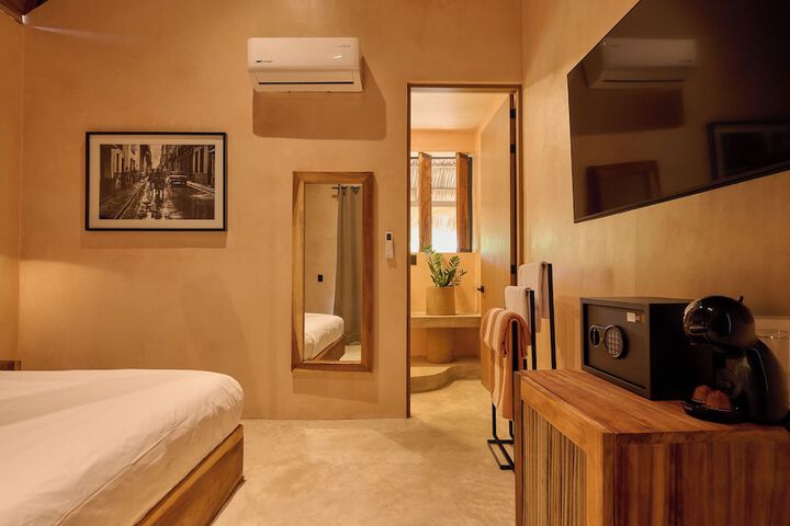 Room 15 of 27