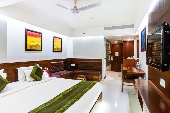 Room 9 of 34