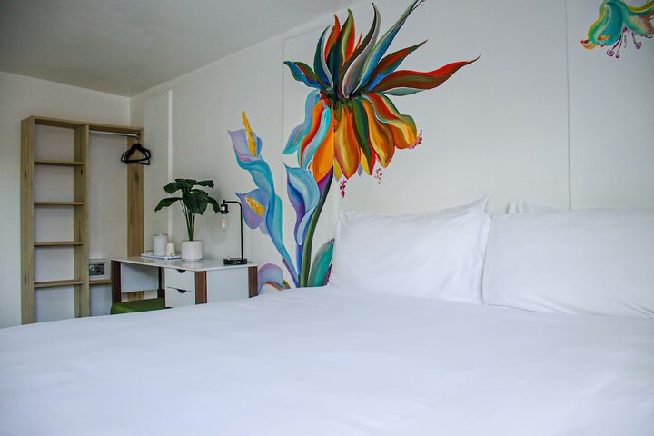 Exterior of Pulse Rooms at Trafalgar