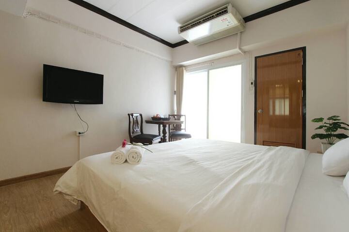 Room 5 of 40